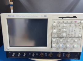 Tektronix  TDS7104